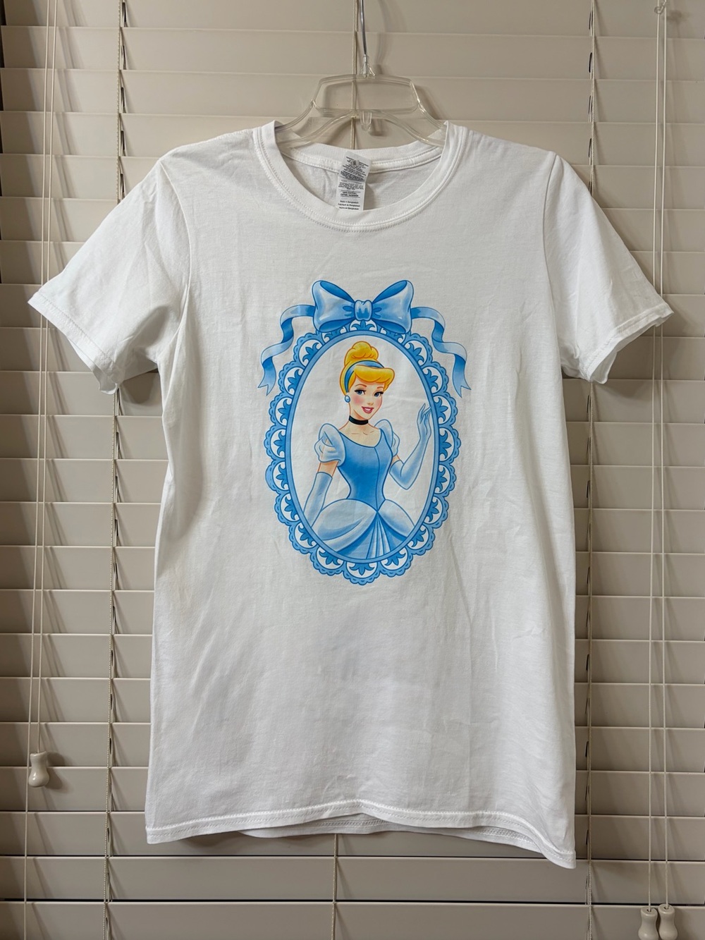 Disney Princess Cinderella Graphic Tee White Short Sleeve T-Shirt Adult Small